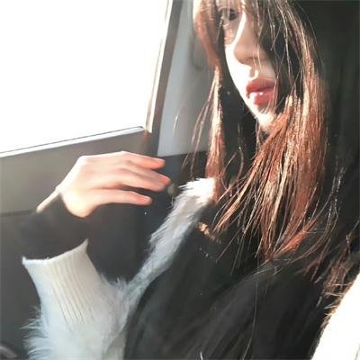 皎若云间月